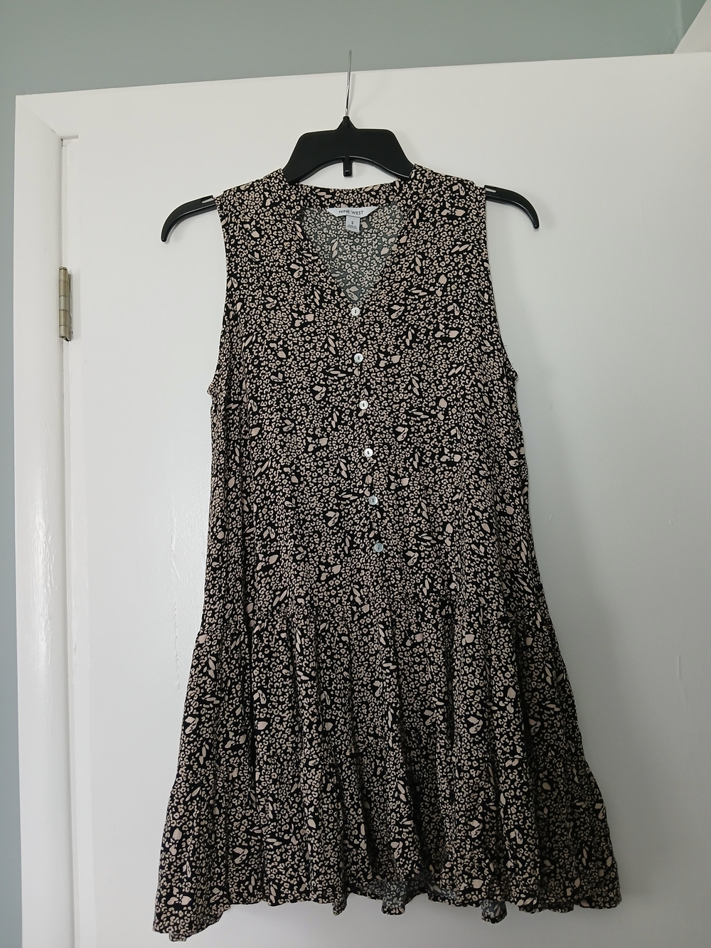Nine West Black & Cream Floral Sleeveless Button-Front Midi Dress